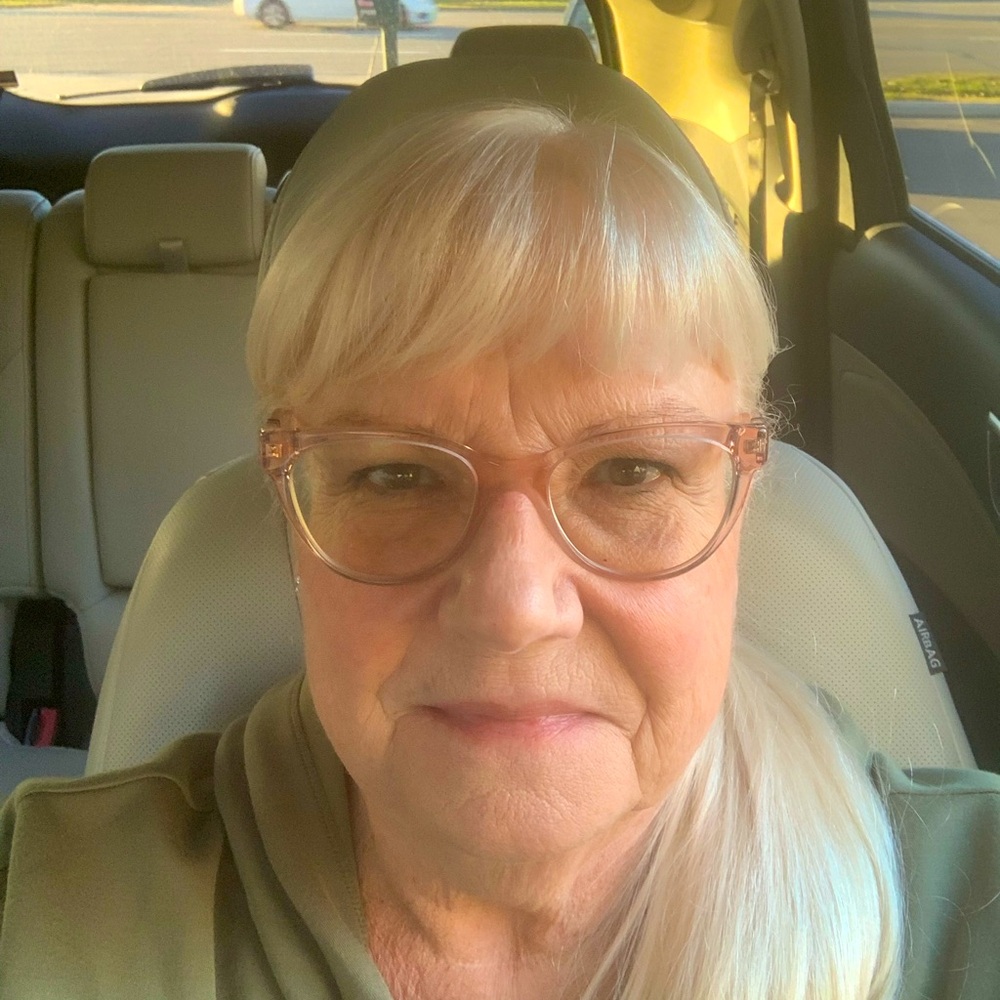 Meet your Posher, Cynthia
